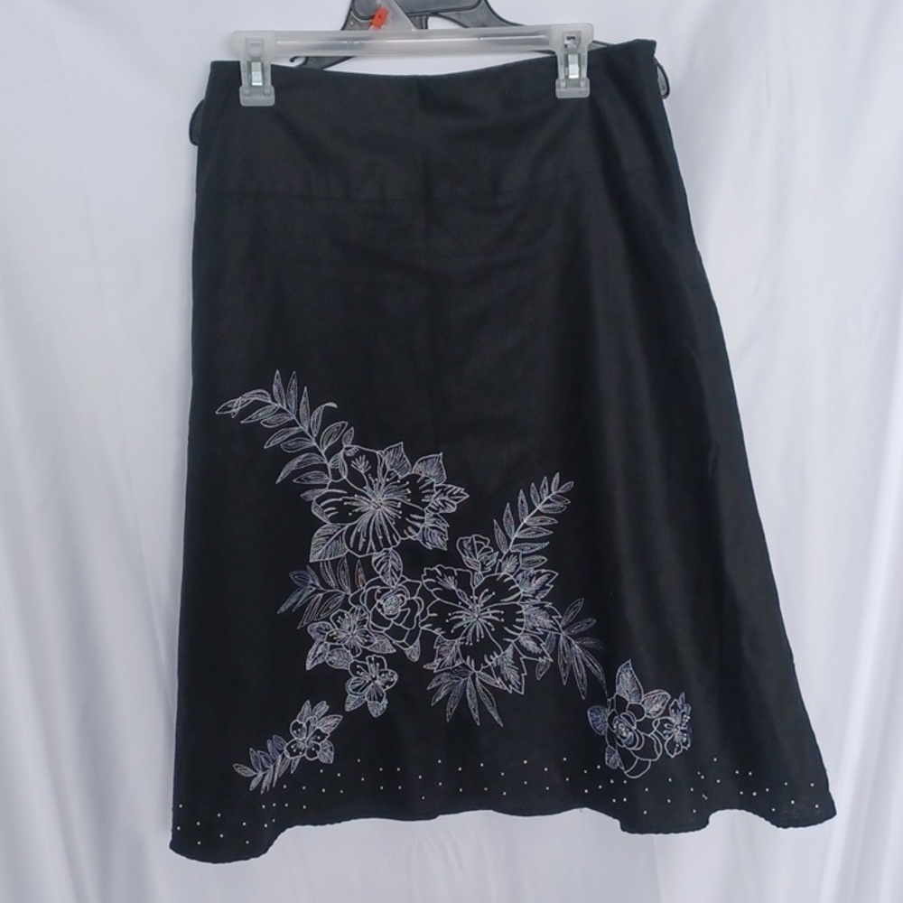 Linen skirt black with white beading and fine detailed floral embroidery, sz 10